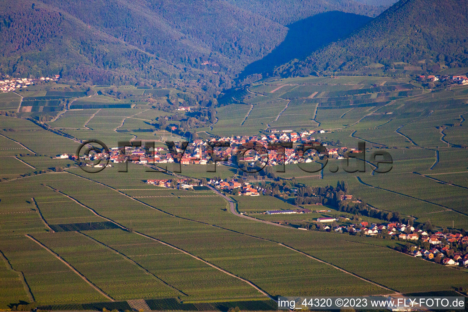Hainfeld dans le département Rhénanie-Palatinat, Allemagne vu d'un drone