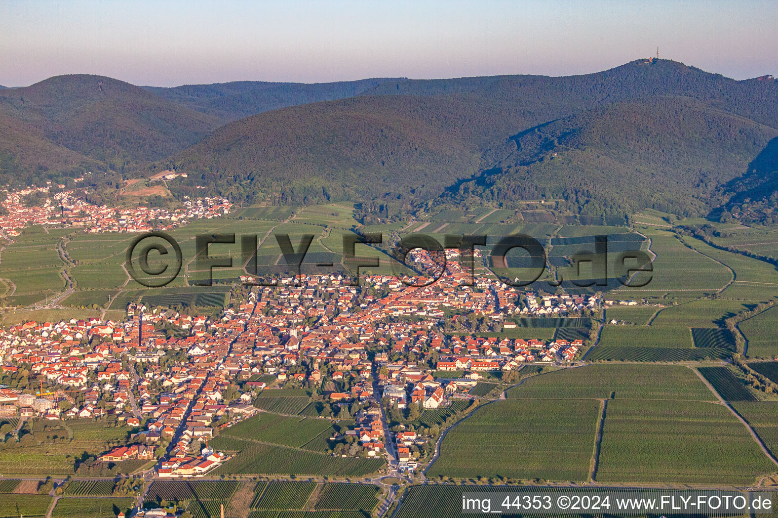 Vue aérienne de Bahnhofstr. à Maikammer dans le département Rhénanie-Palatinat, Allemagne