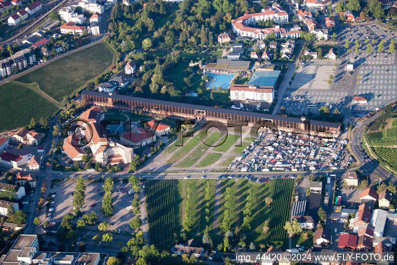 Vue aérienne de Thermes et piscines de la piscine extérieure de la piscine récréative Kurbad Saline Salinarium à Bad Dürkheim dans le département Rhénanie-Palatinat, Allemagne