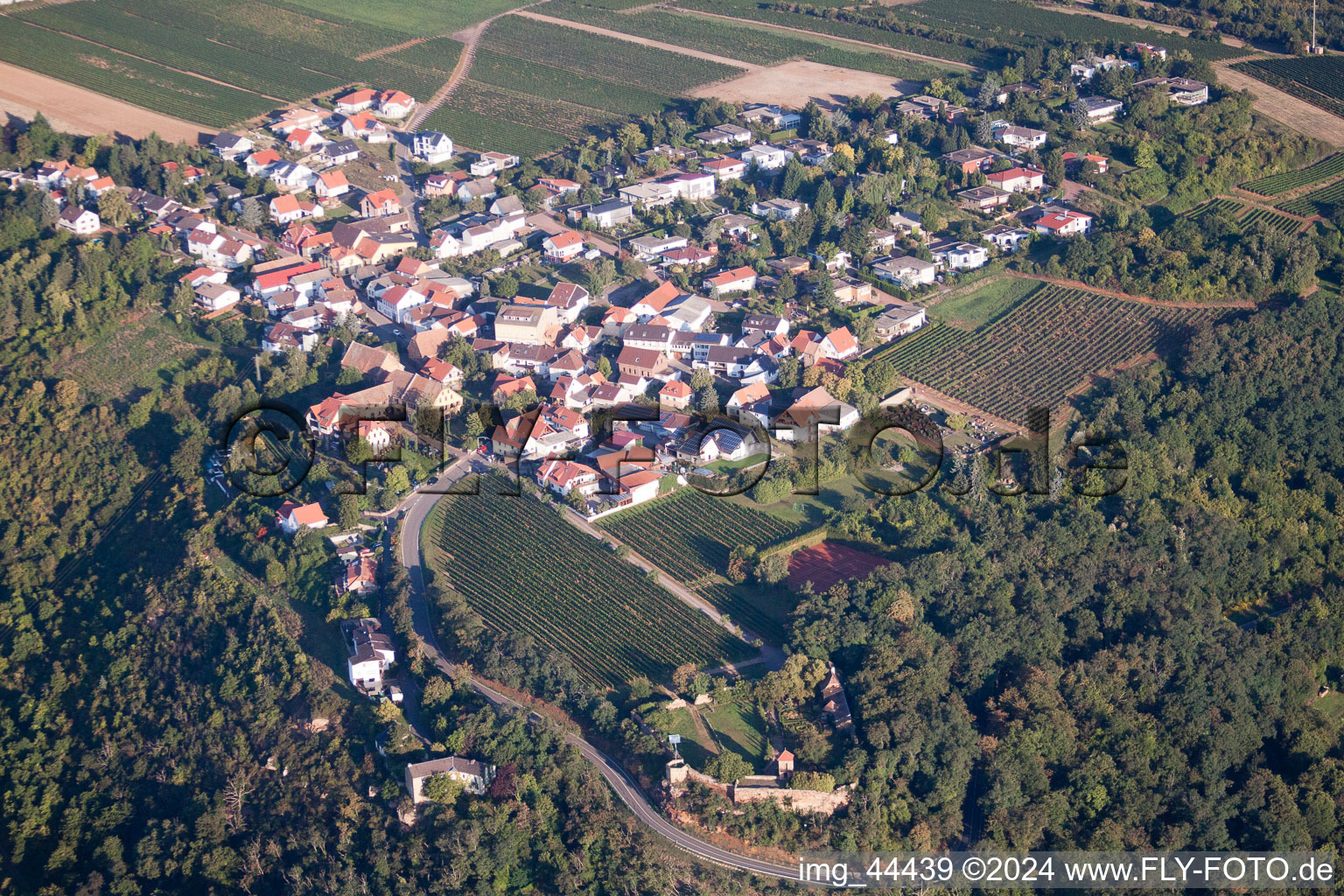 À Munchberg à le quartier Bobenheim in Bobenheim am Berg dans le département Rhénanie-Palatinat, Allemagne d'en haut