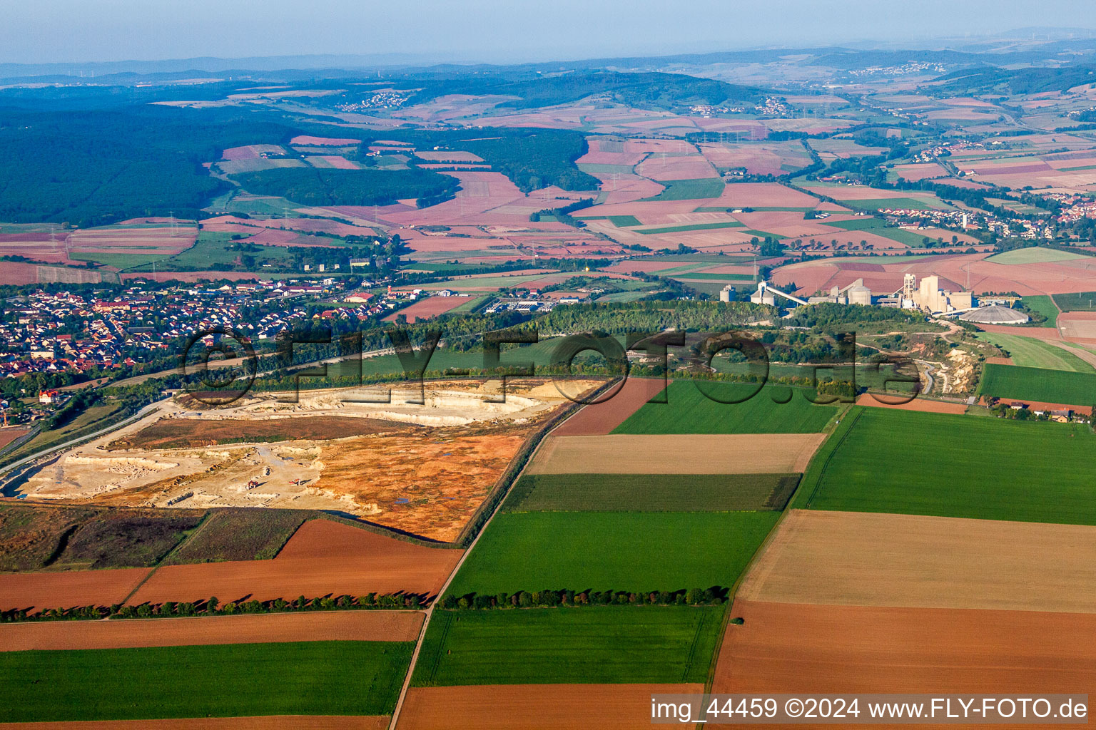 Vue aérienne de Vue sur le village à Rüssingen dans le département Rhénanie-Palatinat, Allemagne