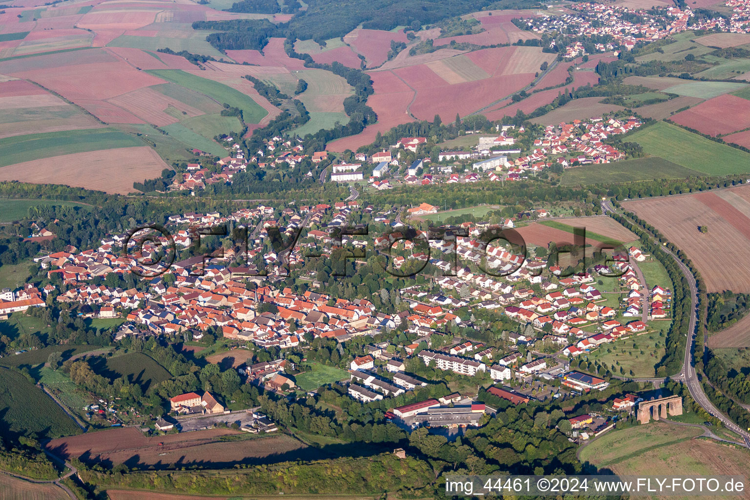 Vue aérienne de Champs agricoles et surfaces utilisables à Marnheim dans le département Rhénanie-Palatinat, Allemagne