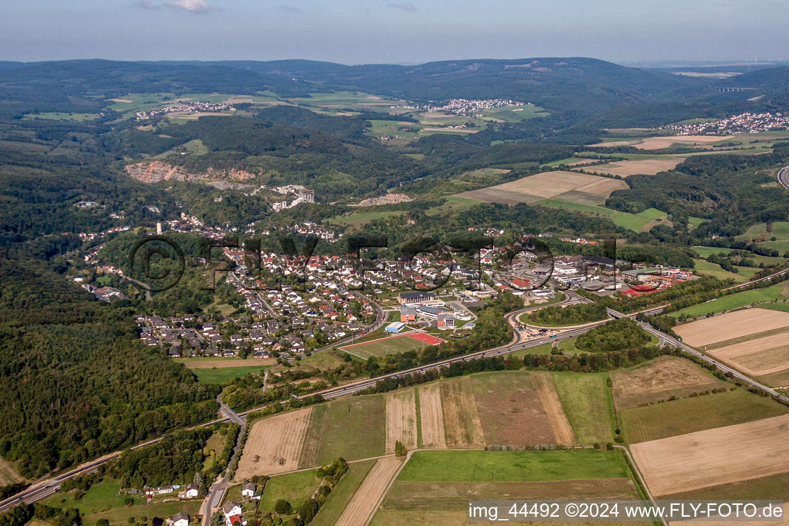 Vue aérienne de Champs agricoles et surfaces utilisables à Stromberg dans le département Rhénanie-Palatinat, Allemagne