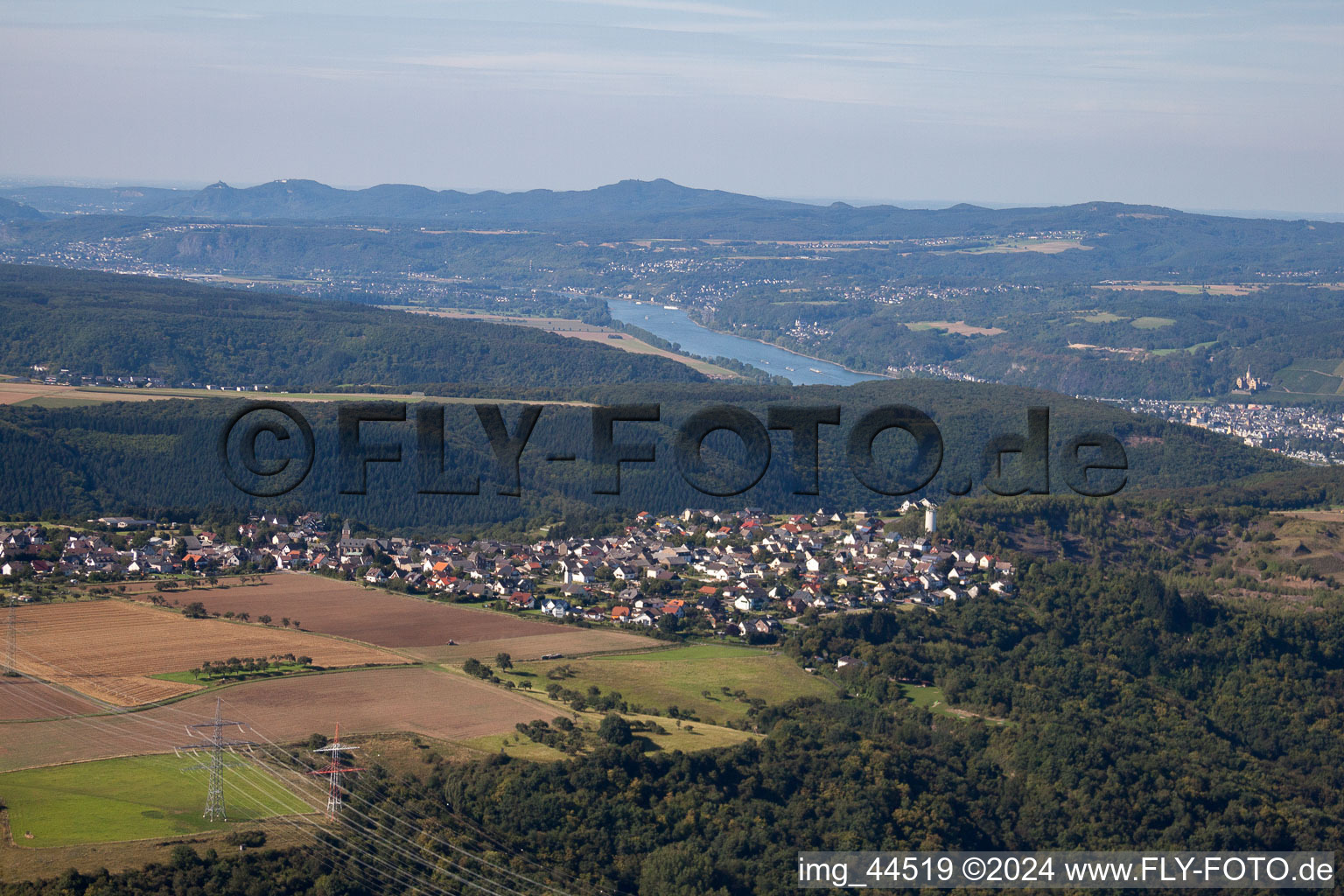 Vue aérienne de Quartier Niederlützingen in Brohl-Lützing dans le département Rhénanie-Palatinat, Allemagne