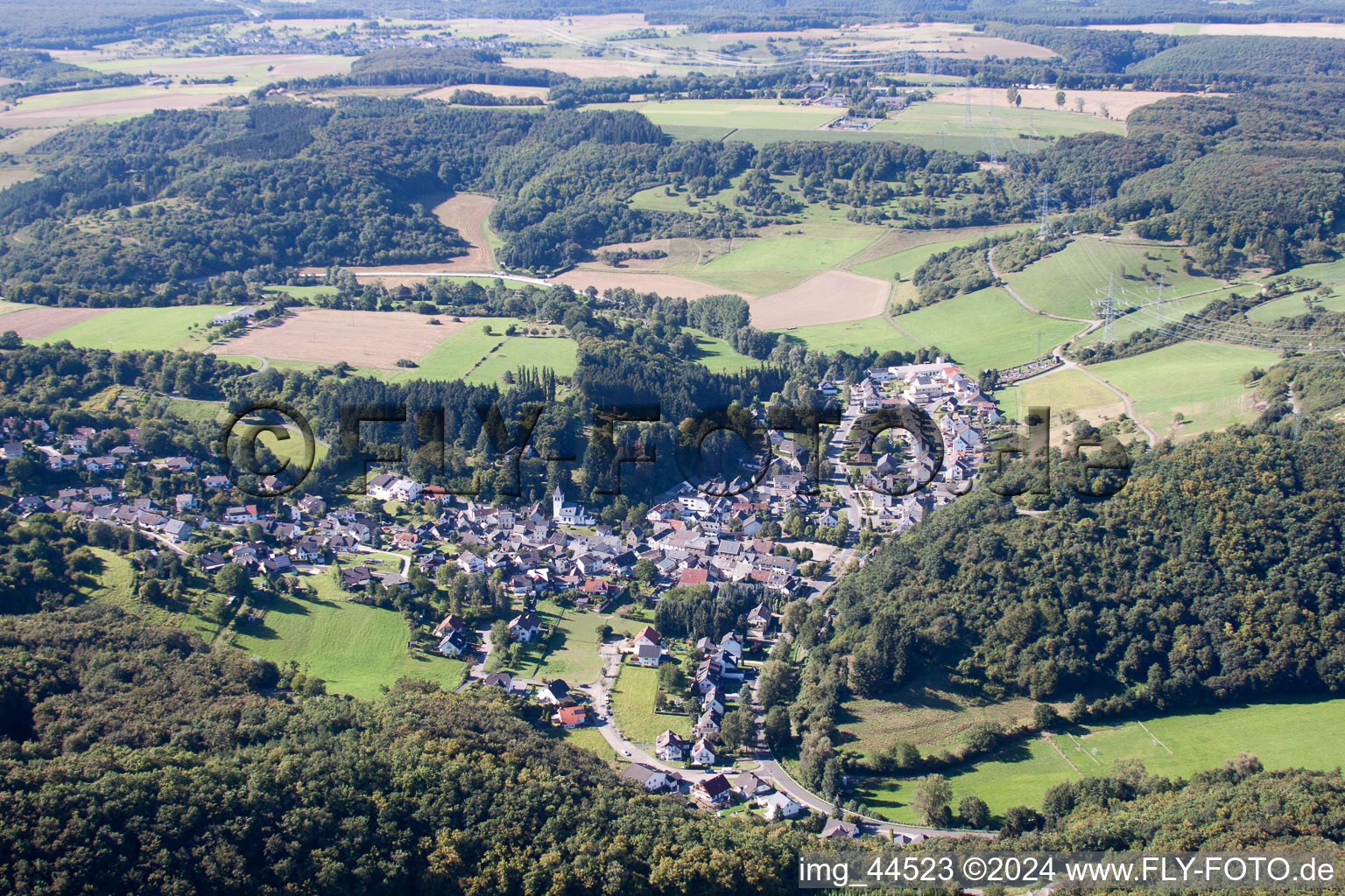 Vue aérienne de Brohl-Lützing à Gönnersdorf dans le département Rhénanie-Palatinat, Allemagne