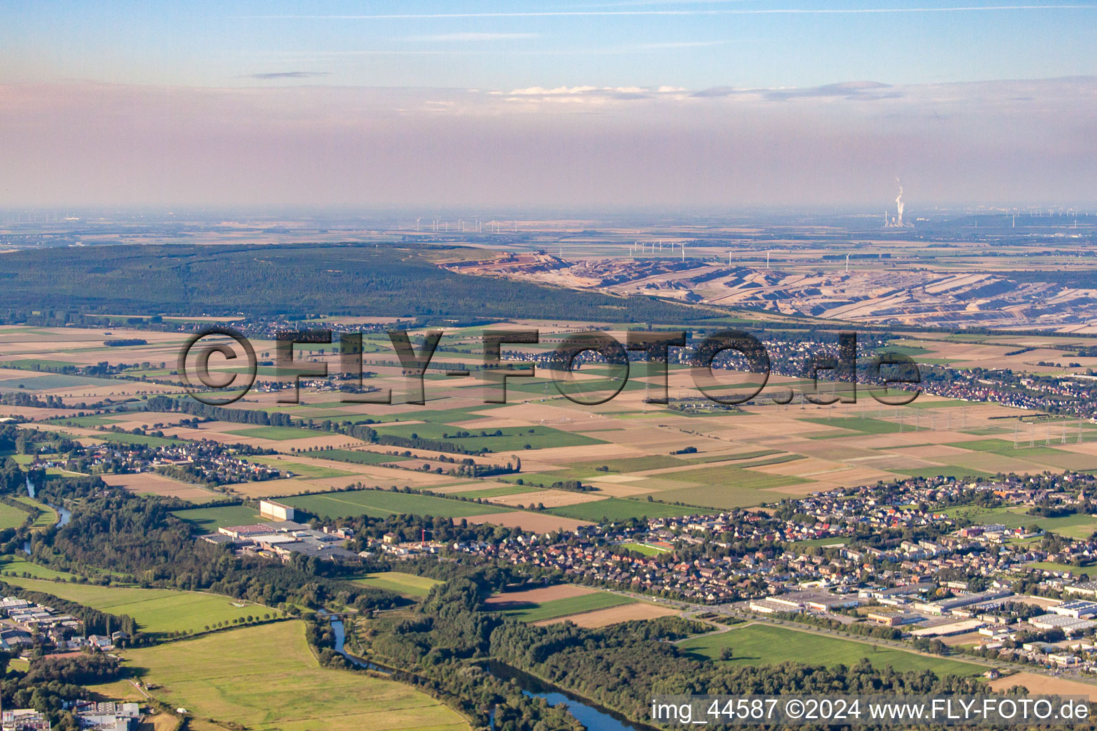 Vue aérienne de Forêt de Hambacher, vue sur la mine à ciel ouvert de Hambach Etzweiler à Niederzier dans le département Rhénanie du Nord-Westphalie, Allemagne