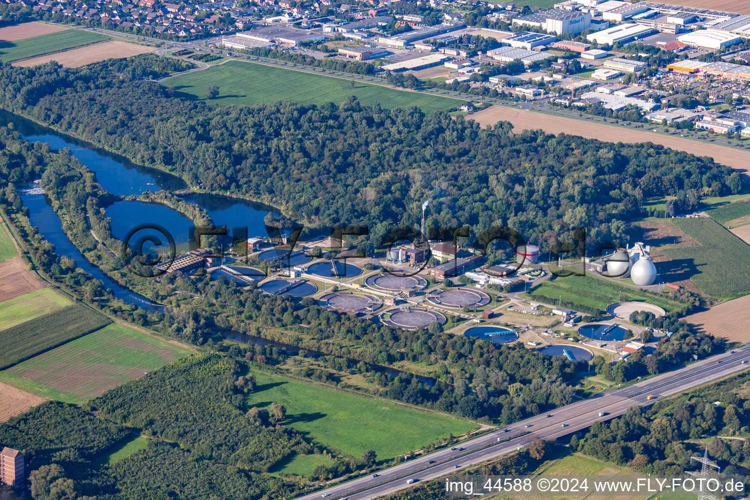 Vue aérienne de Usine de traitement des eaux usées à le quartier Merken in Düren dans le département Rhénanie du Nord-Westphalie, Allemagne