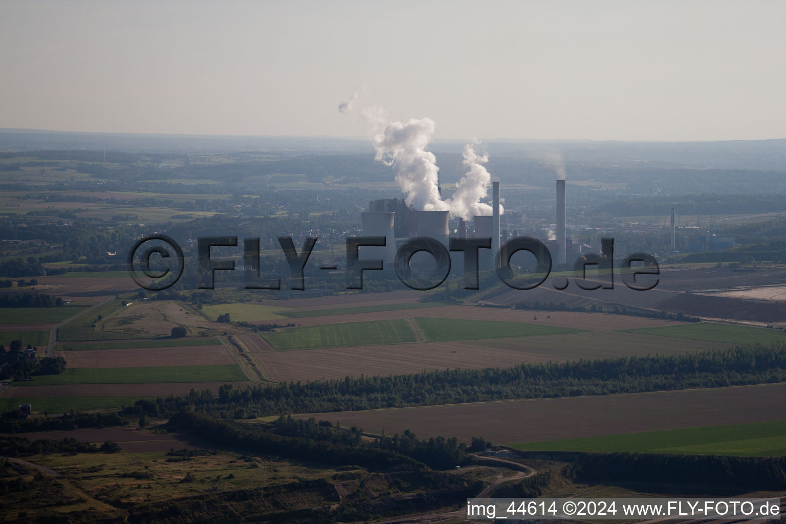 Extraction de lignite à ciel ouvert à Inden dans le département Rhénanie du Nord-Westphalie, Allemagne vue du ciel