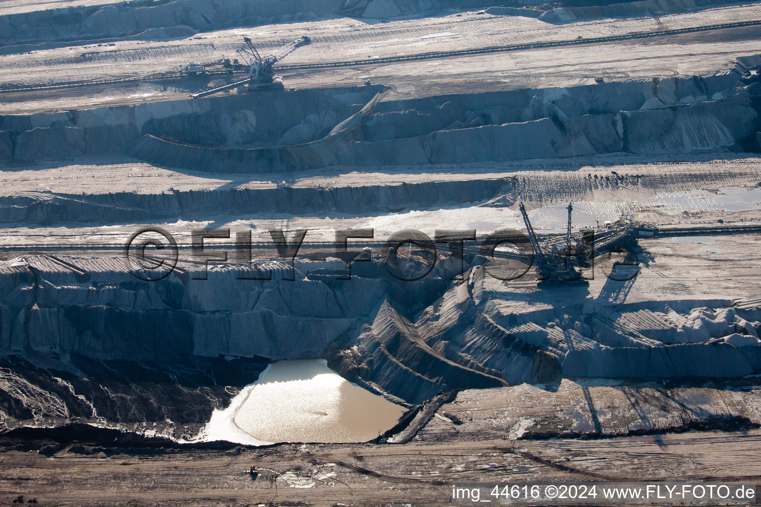 Enregistrement par drone de Extraction de lignite à ciel ouvert à Inden dans le département Rhénanie du Nord-Westphalie, Allemagne