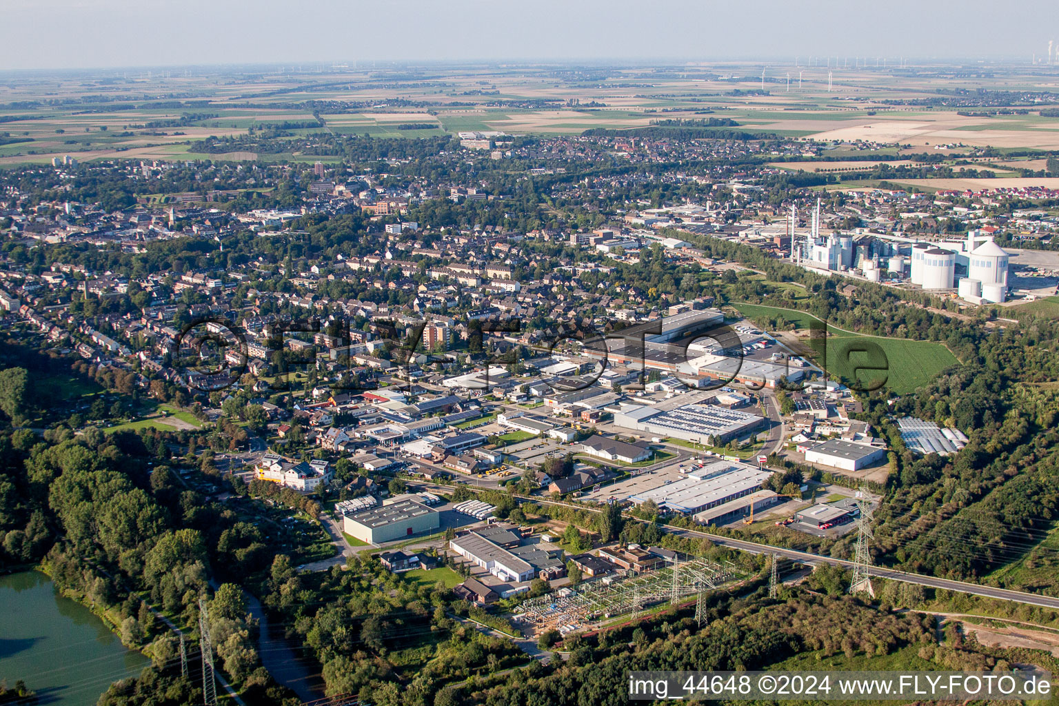 Vue aérienne de Zone industrielle et commerciale Elisabethenstrasse avec Boos Logistik GmbH à le quartier Heckfeld in Jülich dans le département Rhénanie du Nord-Westphalie, Allemagne