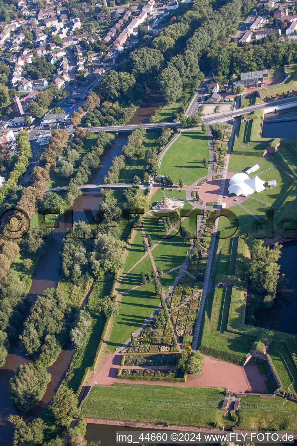 Parc de la poudrière Jülich / Brückenkopfpark à Jülich dans le département Rhénanie du Nord-Westphalie, Allemagne d'en haut