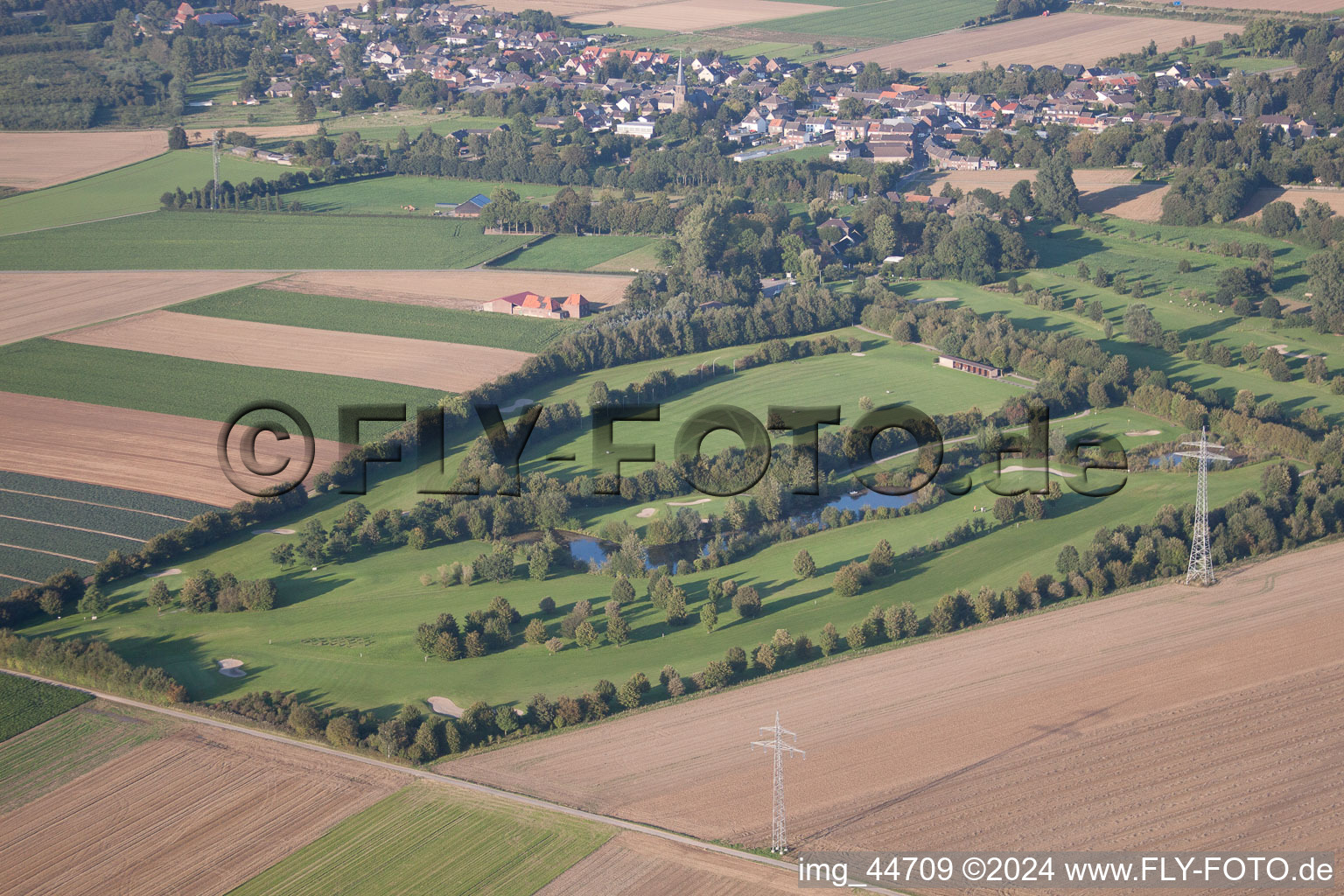 Vue aérienne de Club de golf Mönchengladbach-Wanlo eV à Mönchengladbach dans le département Rhénanie du Nord-Westphalie, Allemagne