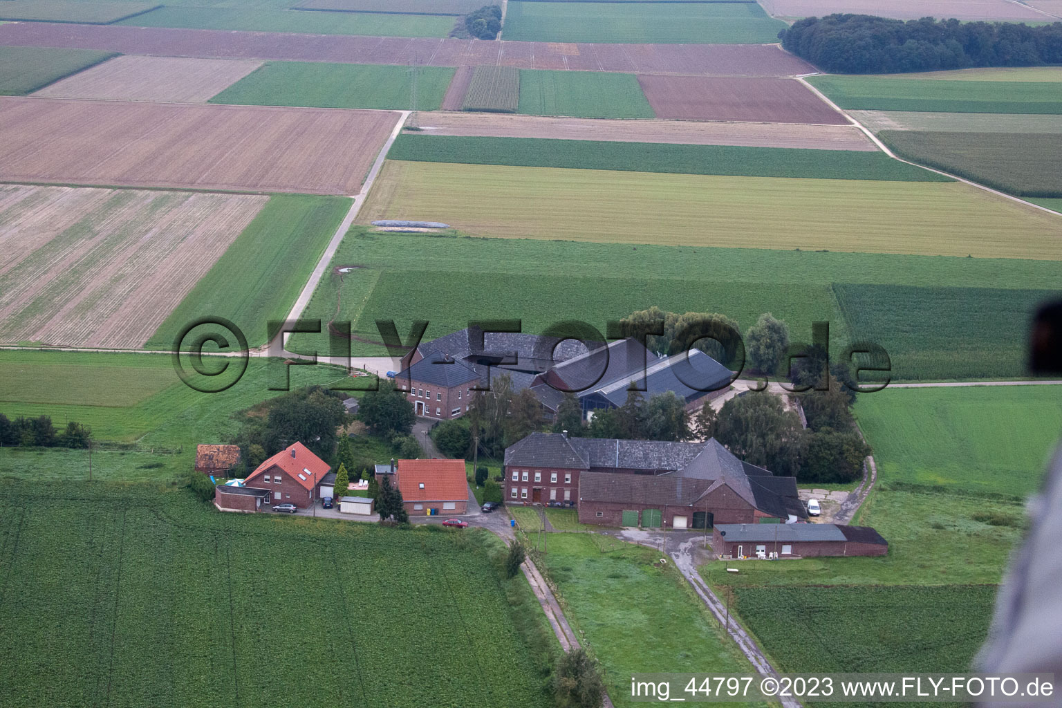 Grefrath dans le département Rhénanie du Nord-Westphalie, Allemagne du point de vue du drone