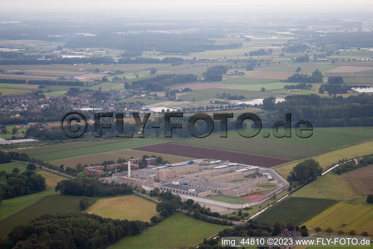 Vue aérienne de Terrain de l'établissement correctionnel entouré d'une clôture de sécurité Geldern à Geldern dans le département Rhénanie du Nord-Westphalie, Allemagne