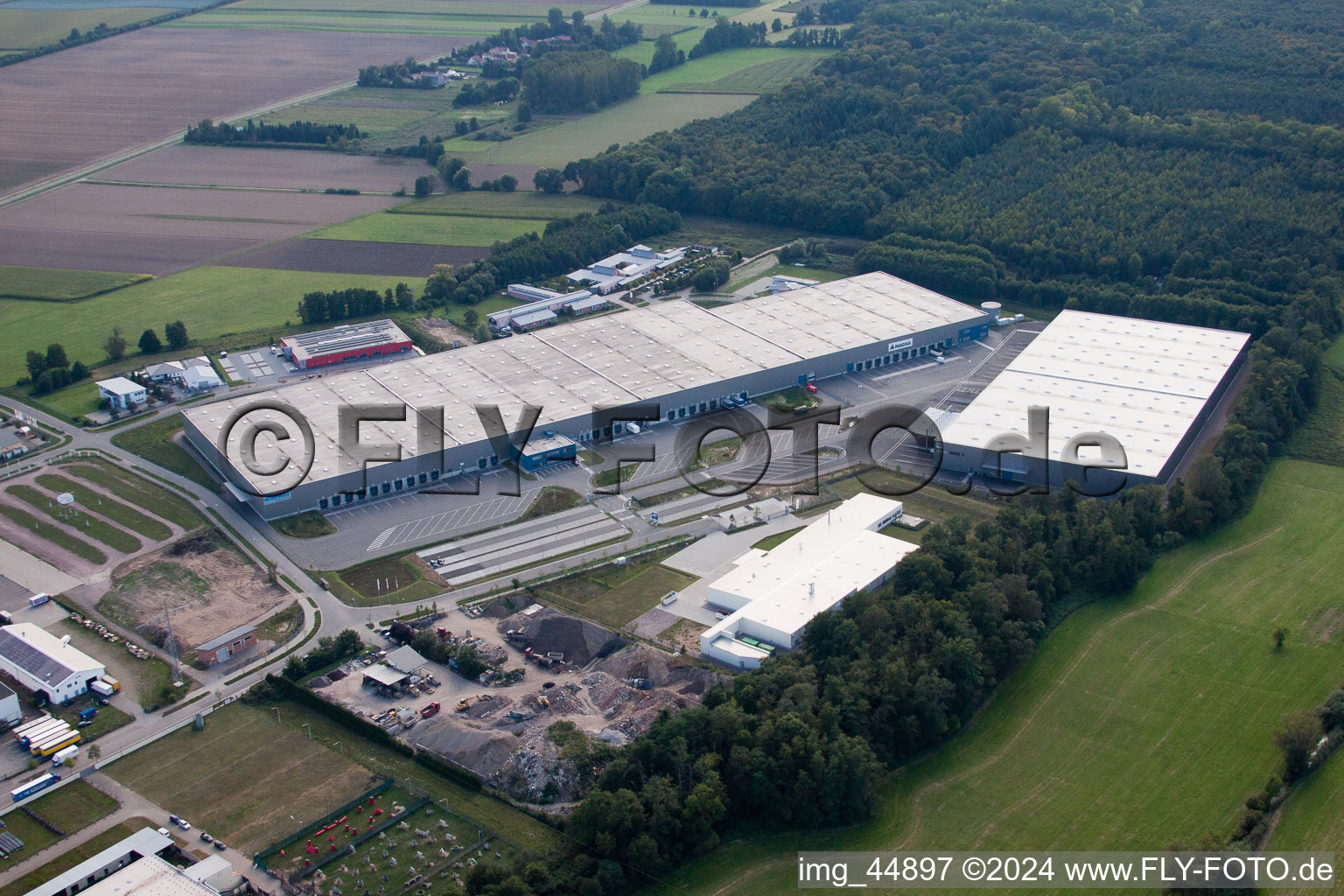 Vue aérienne de Zone industrielle de Horst à le quartier Minderslachen in Kandel dans le département Rhénanie-Palatinat, Allemagne