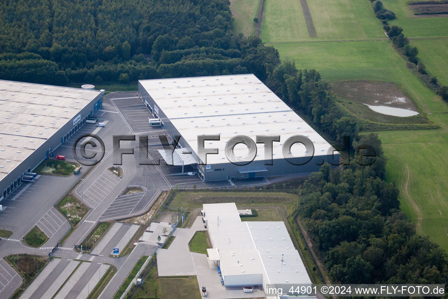 Vue oblique de Zone industrielle de Horst à le quartier Minderslachen in Kandel dans le département Rhénanie-Palatinat, Allemagne