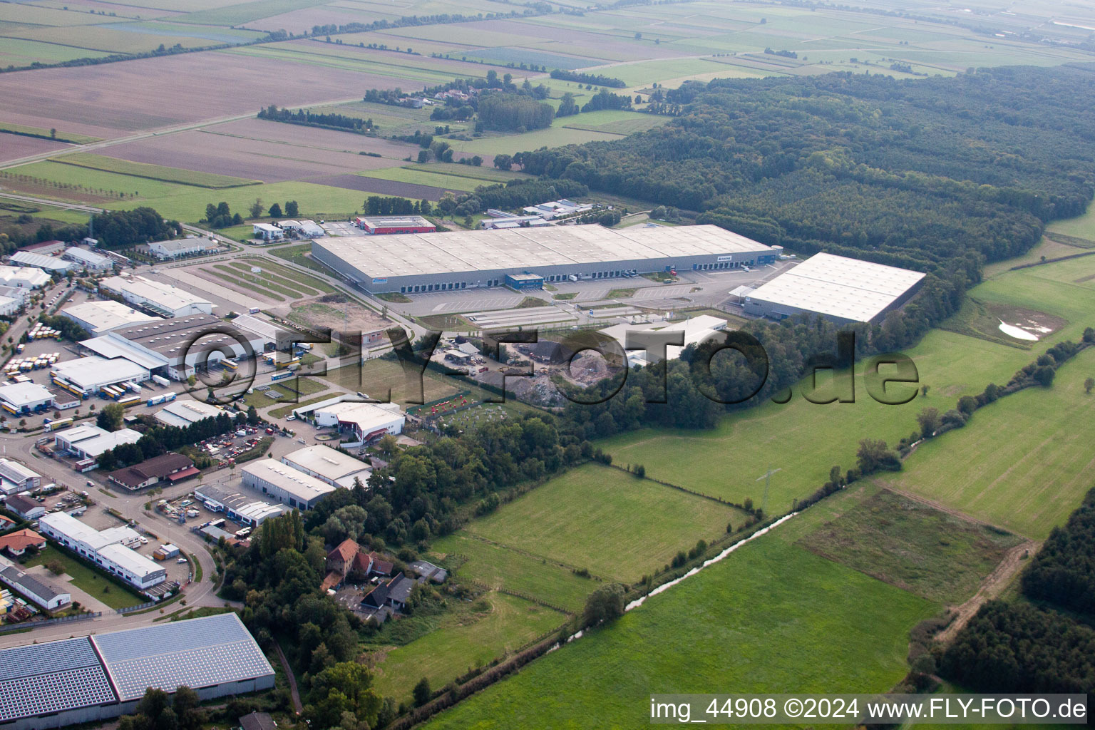 Zone industrielle de Horst à le quartier Minderslachen in Kandel dans le département Rhénanie-Palatinat, Allemagne depuis l'avion