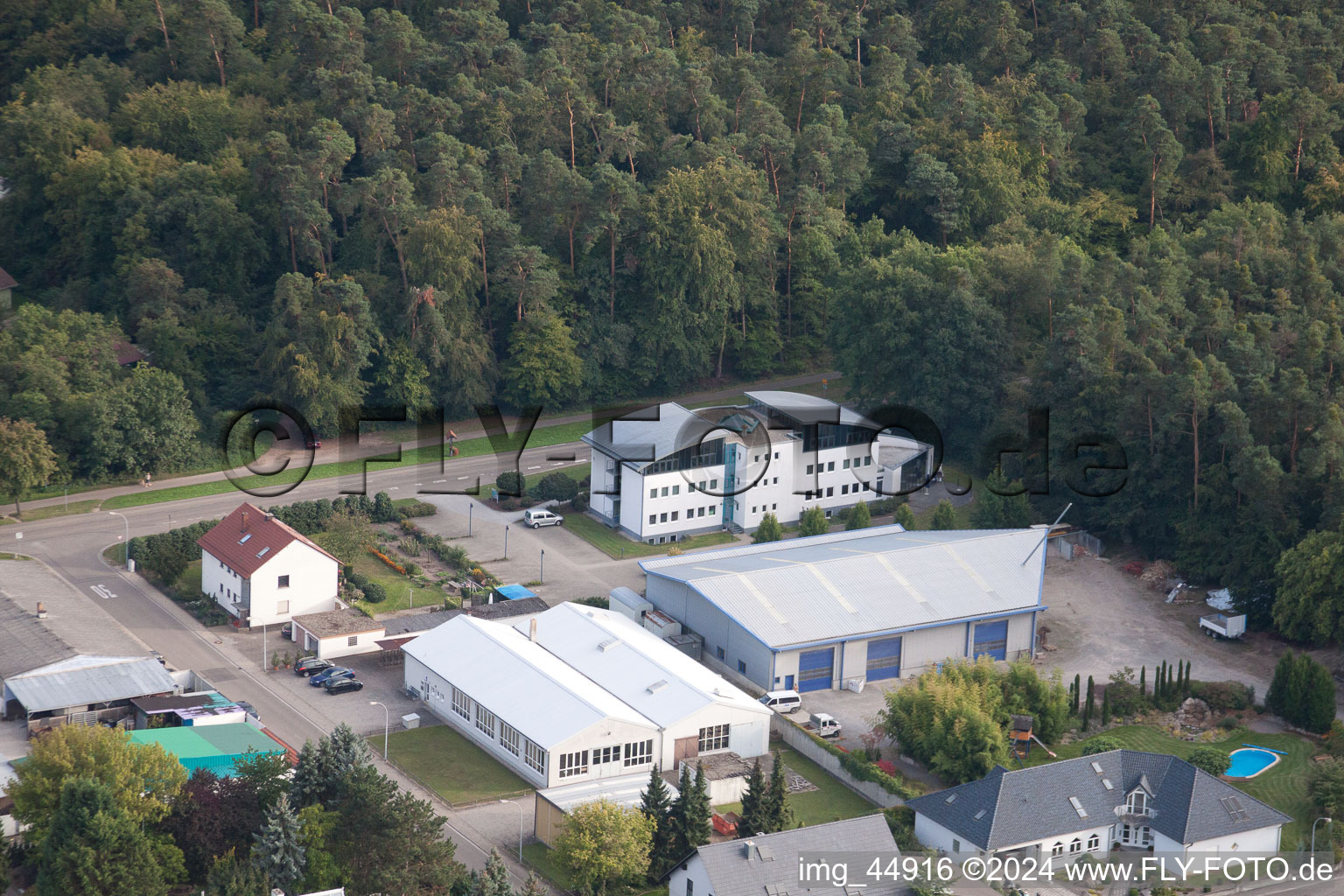 Vue aérienne de Rheinzabern dans le département Rhénanie-Palatinat, Allemagne