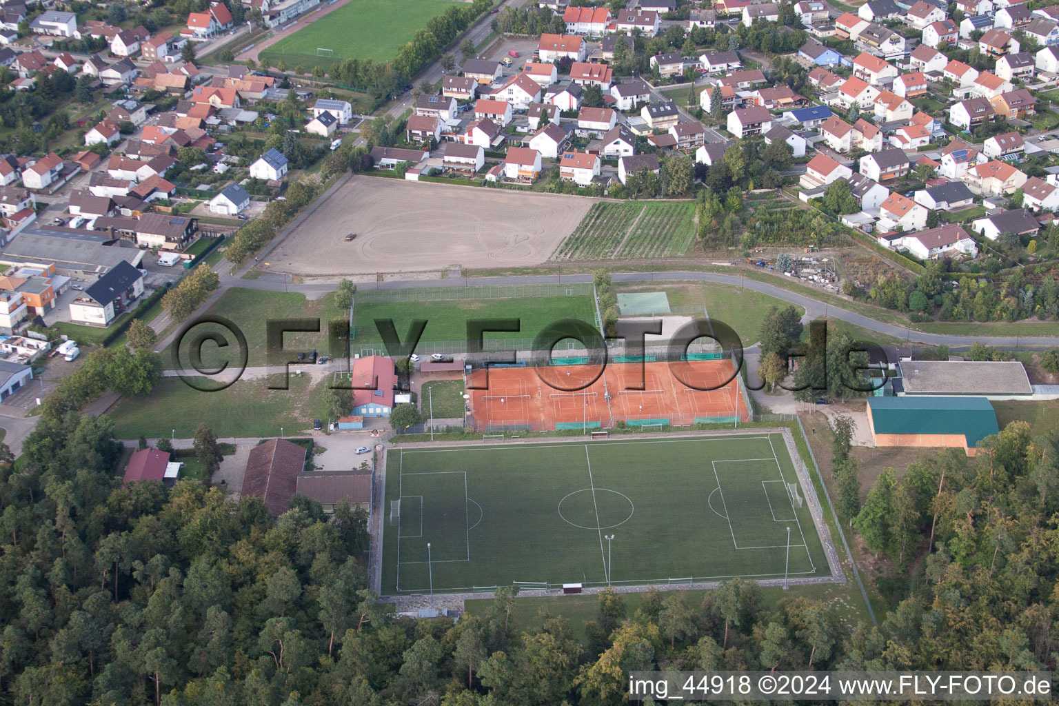 Vue oblique de Terrains de sport à Rheinzabern dans le département Rhénanie-Palatinat, Allemagne