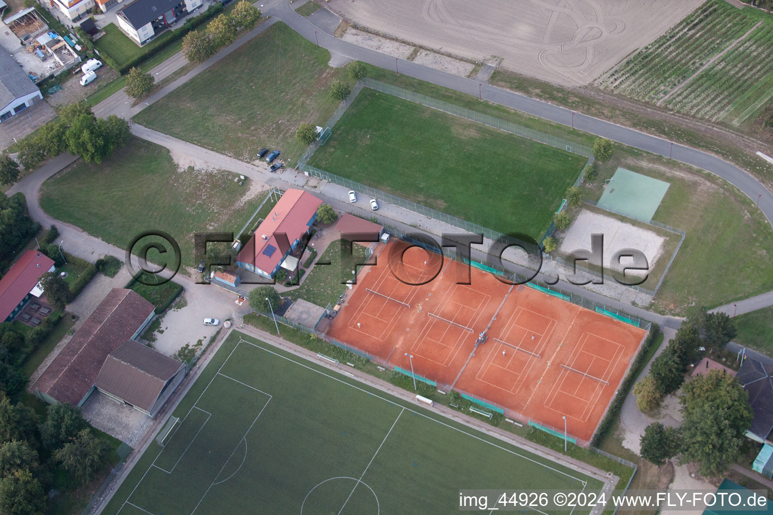 Terrains de sport à Rheinzabern dans le département Rhénanie-Palatinat, Allemagne vue d'en haut