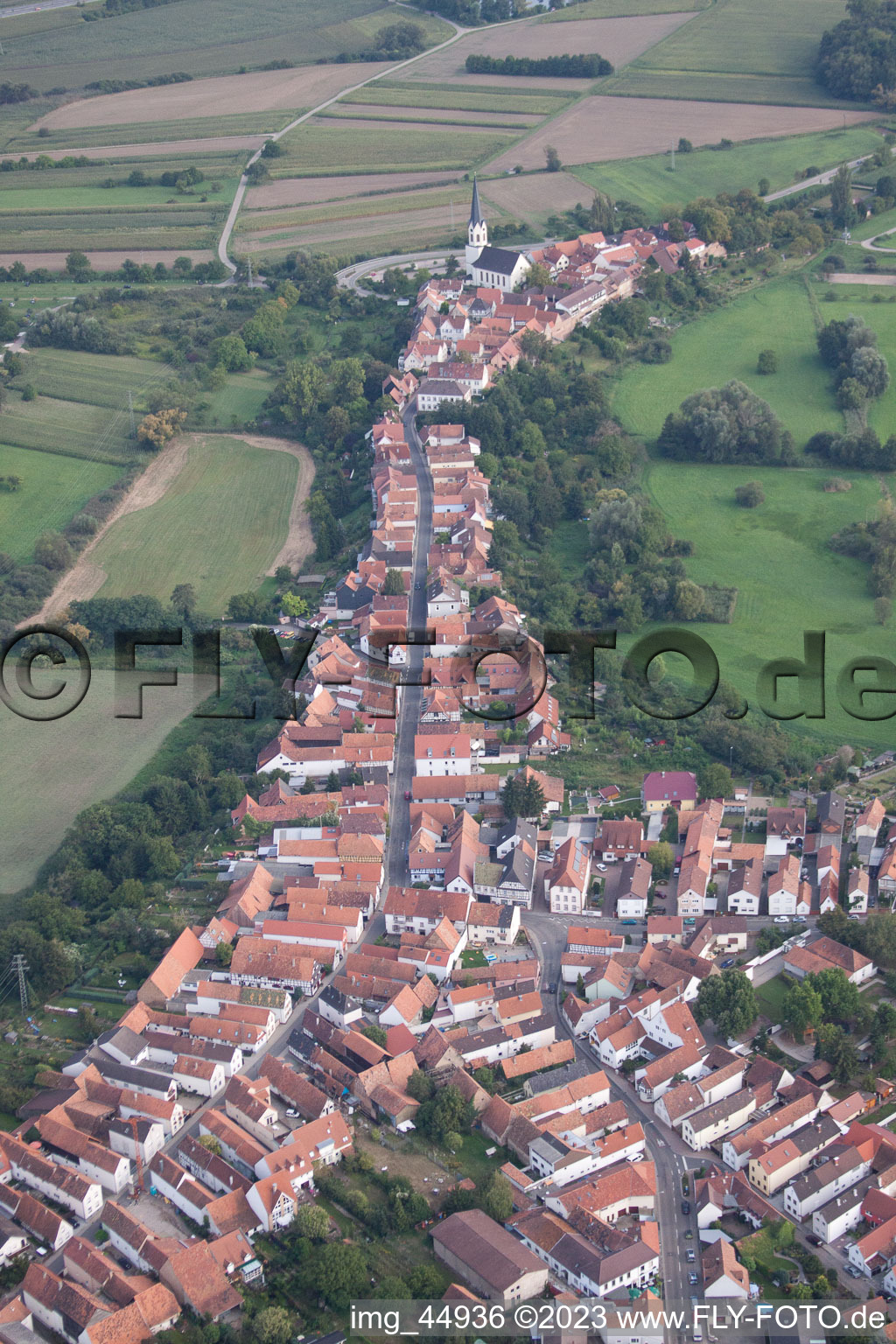 Jockgrim dans le département Rhénanie-Palatinat, Allemagne du point de vue du drone