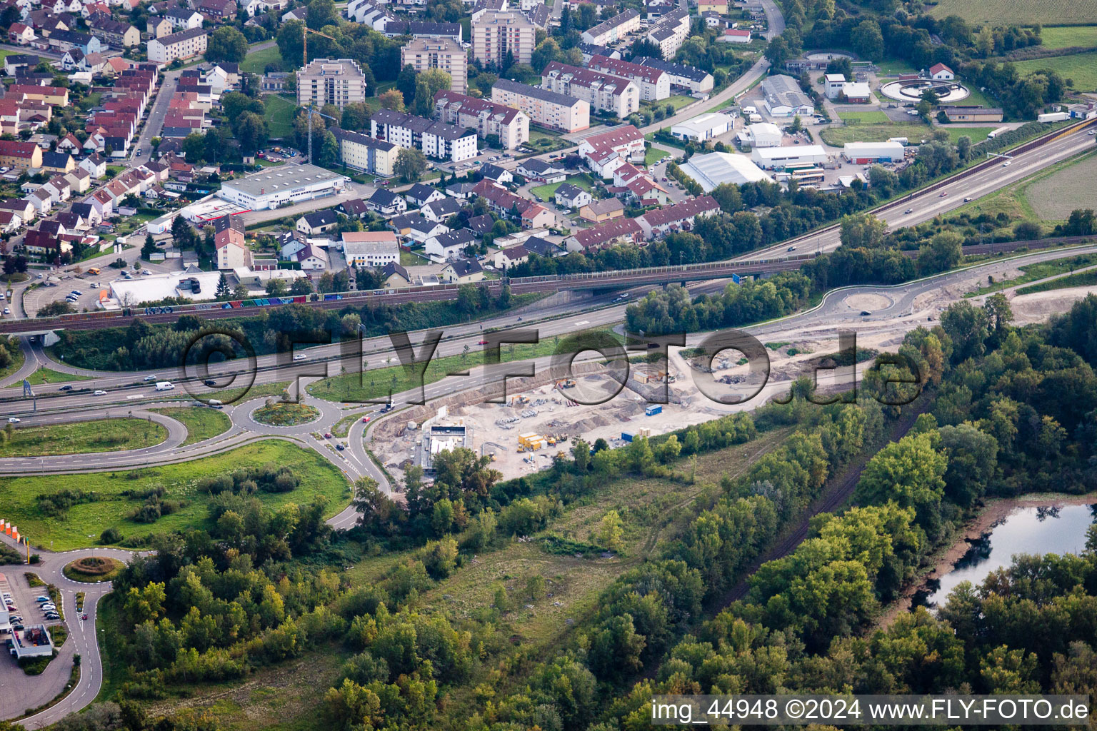 Vue aérienne de Centre Maximilien II à le quartier Maximiliansau in Wörth am Rhein dans le département Rhénanie-Palatinat, Allemagne