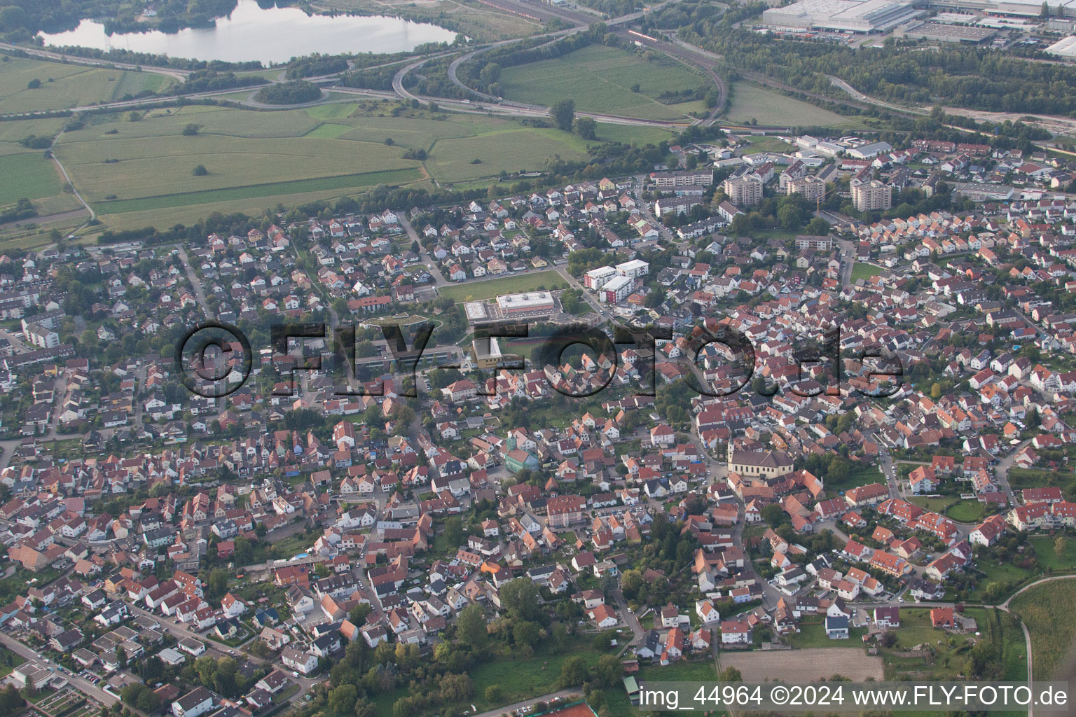 Quartier Maximiliansau in Wörth am Rhein dans le département Rhénanie-Palatinat, Allemagne vu d'un drone