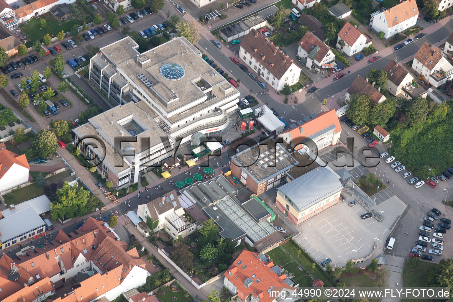 Enregistrement par drone de Fête de la ville 2011 à Kandel dans le département Rhénanie-Palatinat, Allemagne