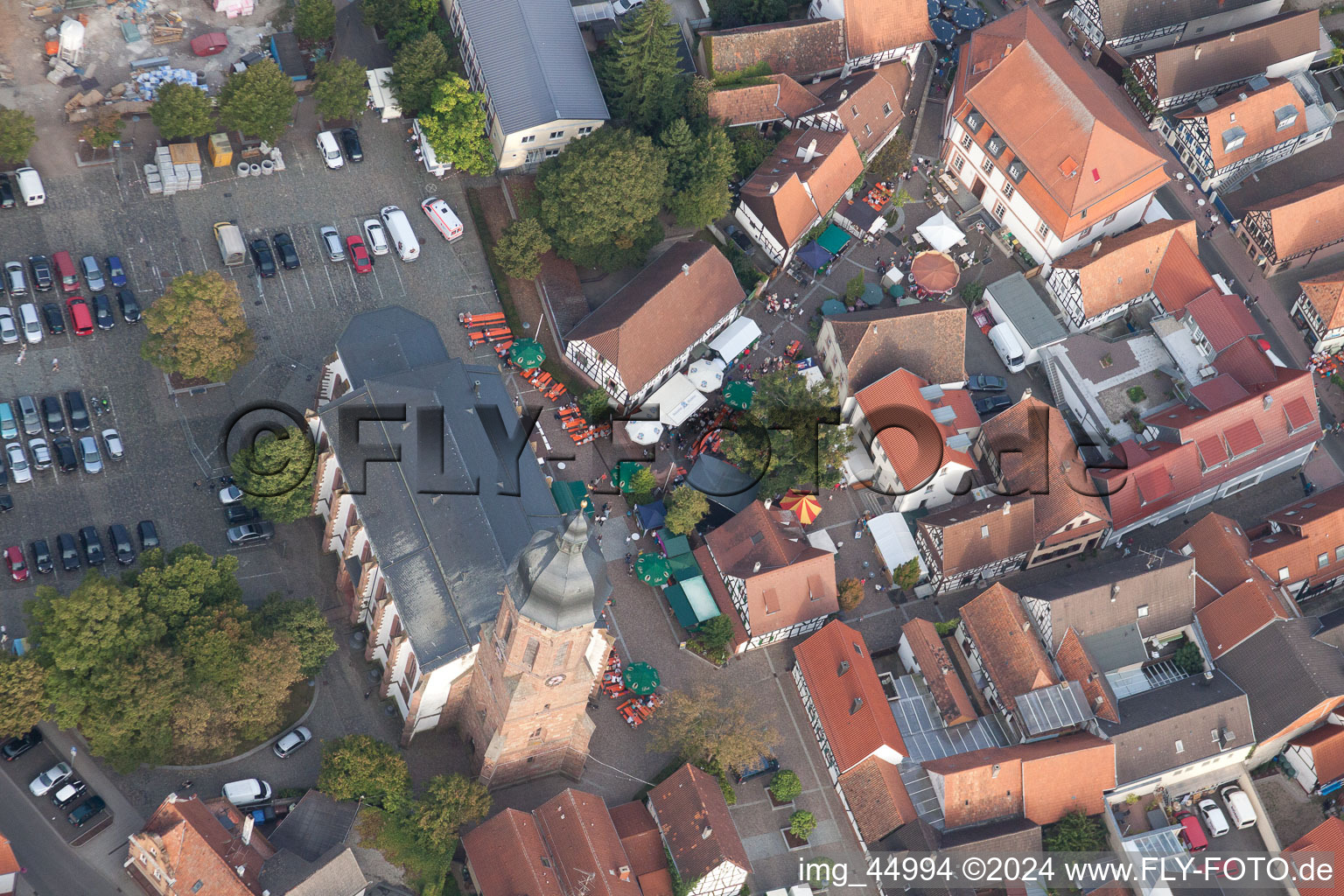 Fête de la ville 2011 à Kandel dans le département Rhénanie-Palatinat, Allemagne du point de vue du drone