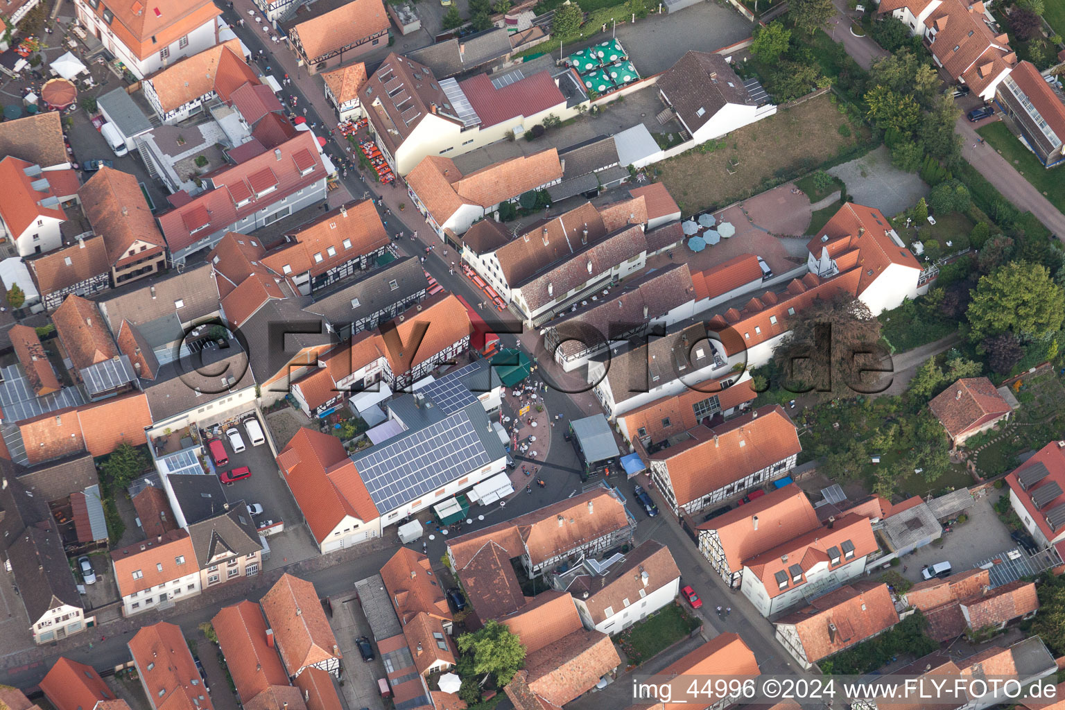 Fête de la ville 2011 à Kandel dans le département Rhénanie-Palatinat, Allemagne d'un drone