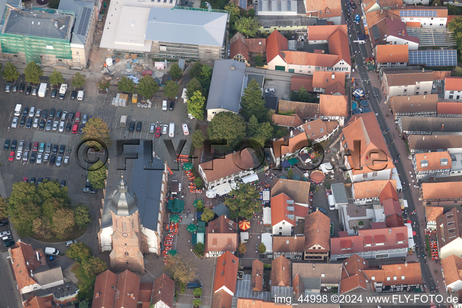 Fête de la ville 2011 à Kandel dans le département Rhénanie-Palatinat, Allemagne vu d'un drone