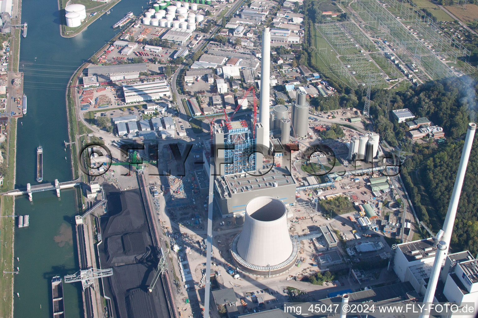 Image drone de ENBW à le quartier Rheinhafen in Karlsruhe dans le département Bade-Wurtemberg, Allemagne