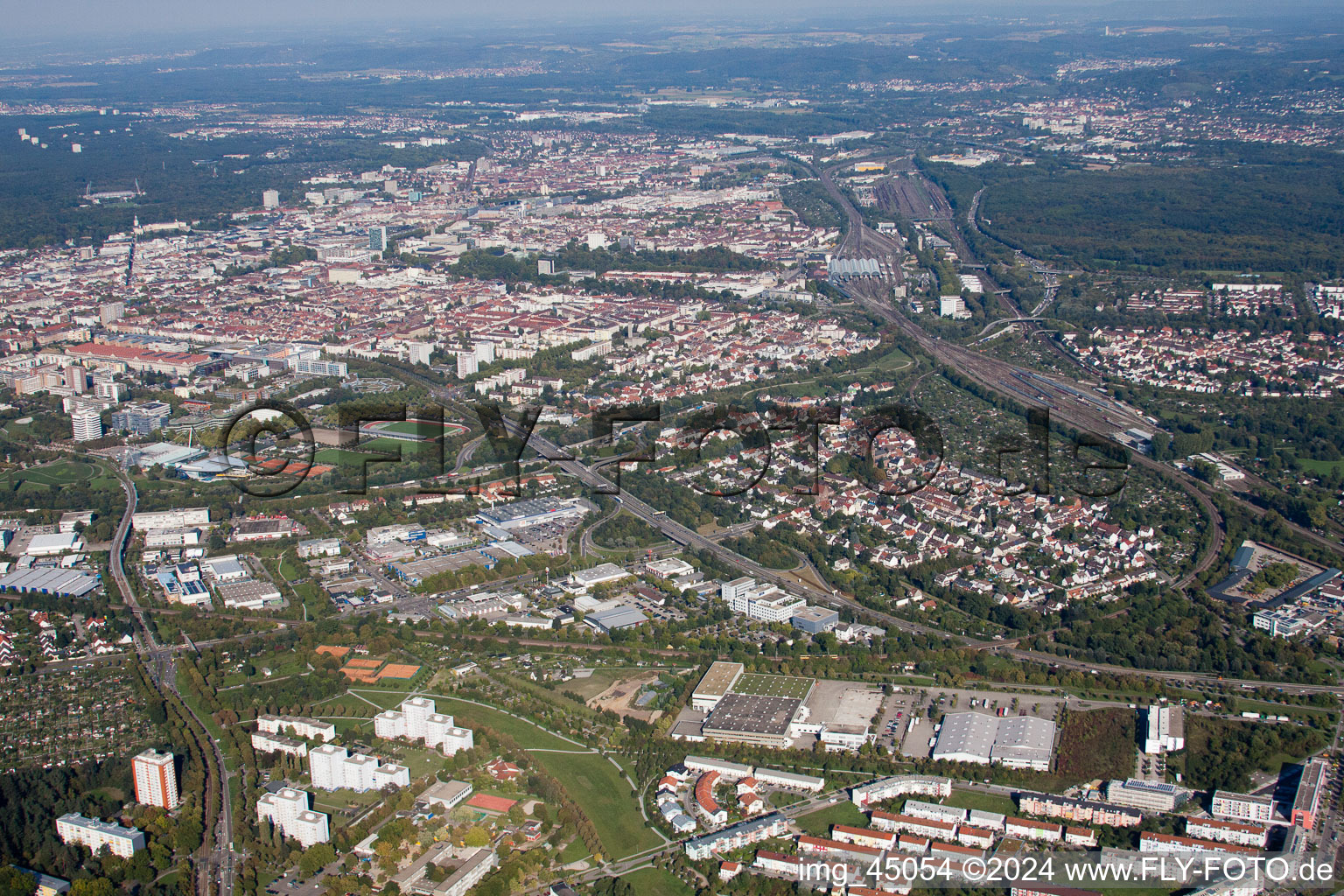 Vue aérienne de Du sud-ouest à le quartier Beiertheim-Bulach in Karlsruhe dans le département Bade-Wurtemberg, Allemagne