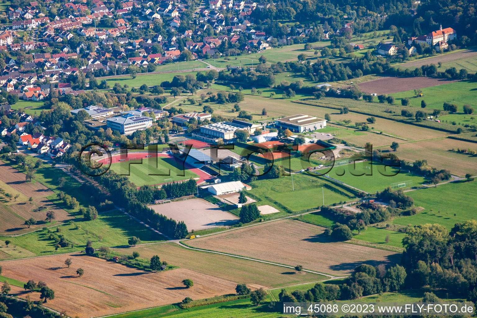 Vue aérienne de Stade Sonotronique à le quartier Langensteinbach in Karlsbad dans le département Bade-Wurtemberg, Allemagne