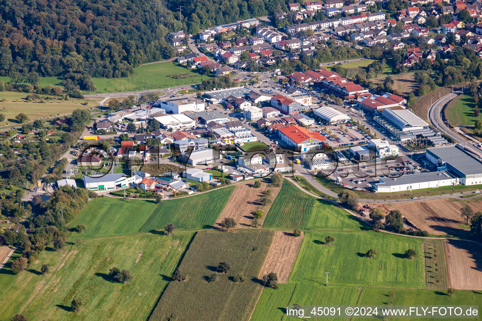 Vue aérienne de Zone commerciale Hertzstr. à le quartier Langensteinbach in Karlsbad dans le département Bade-Wurtemberg, Allemagne