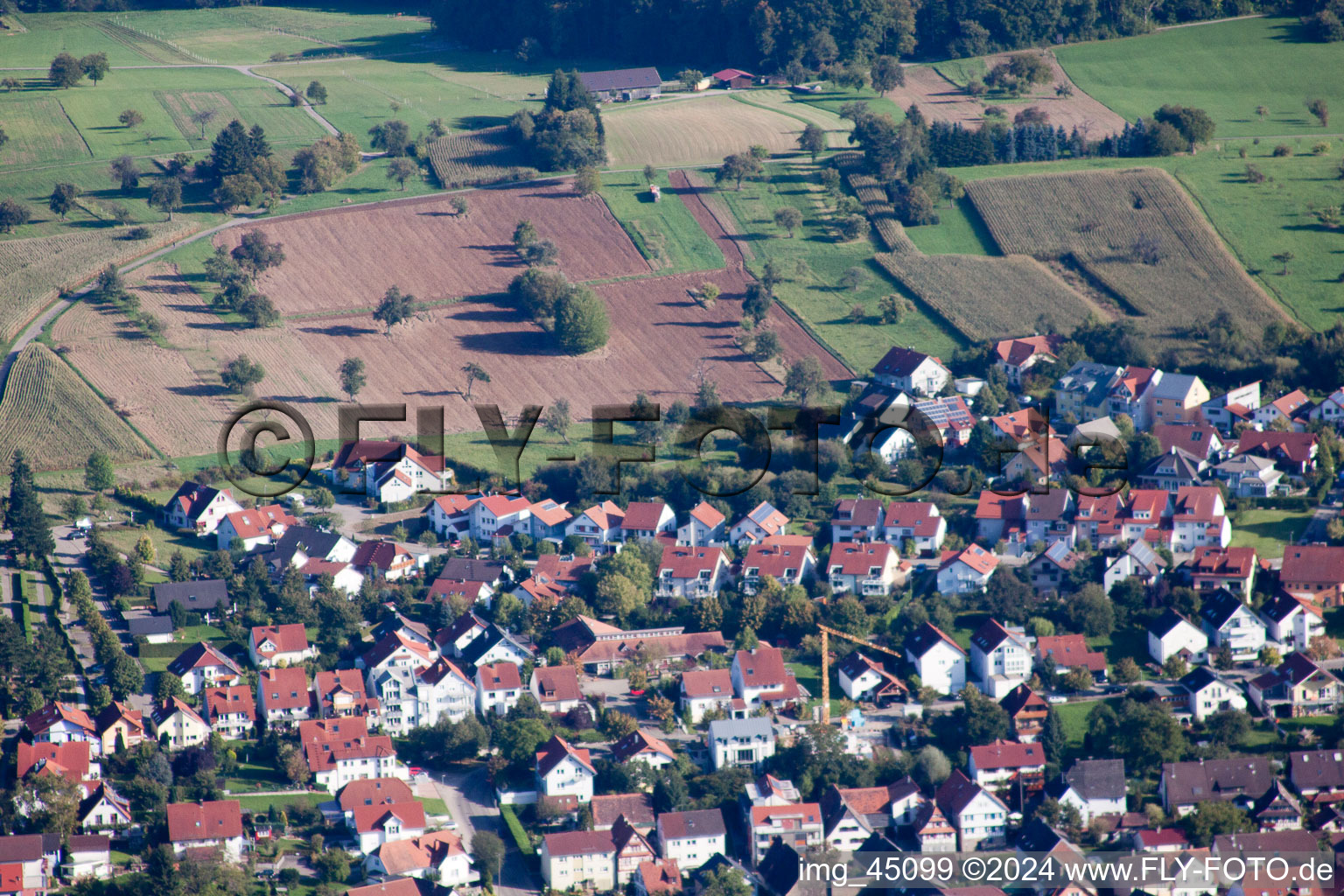 Vue aérienne de Rue Mozart à le quartier Langensteinbach in Karlsbad dans le département Bade-Wurtemberg, Allemagne