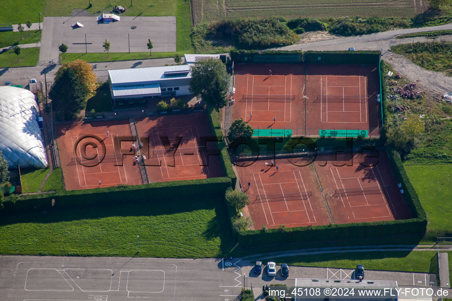 Vue oblique de Terrains de sport de SV-1899 eV Langensteinbach à le quartier Langensteinbach in Karlsbad dans le département Bade-Wurtemberg, Allemagne