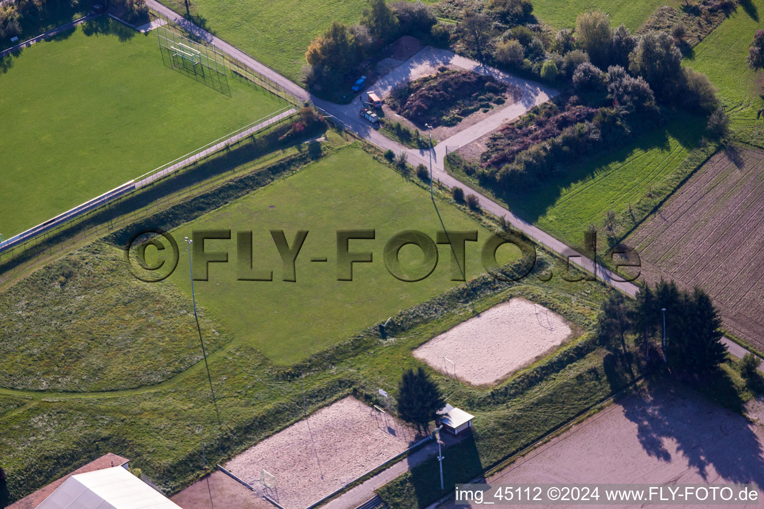 Terrains de sport de SV-1899 eV Langensteinbach à le quartier Langensteinbach in Karlsbad dans le département Bade-Wurtemberg, Allemagne vue d'en haut