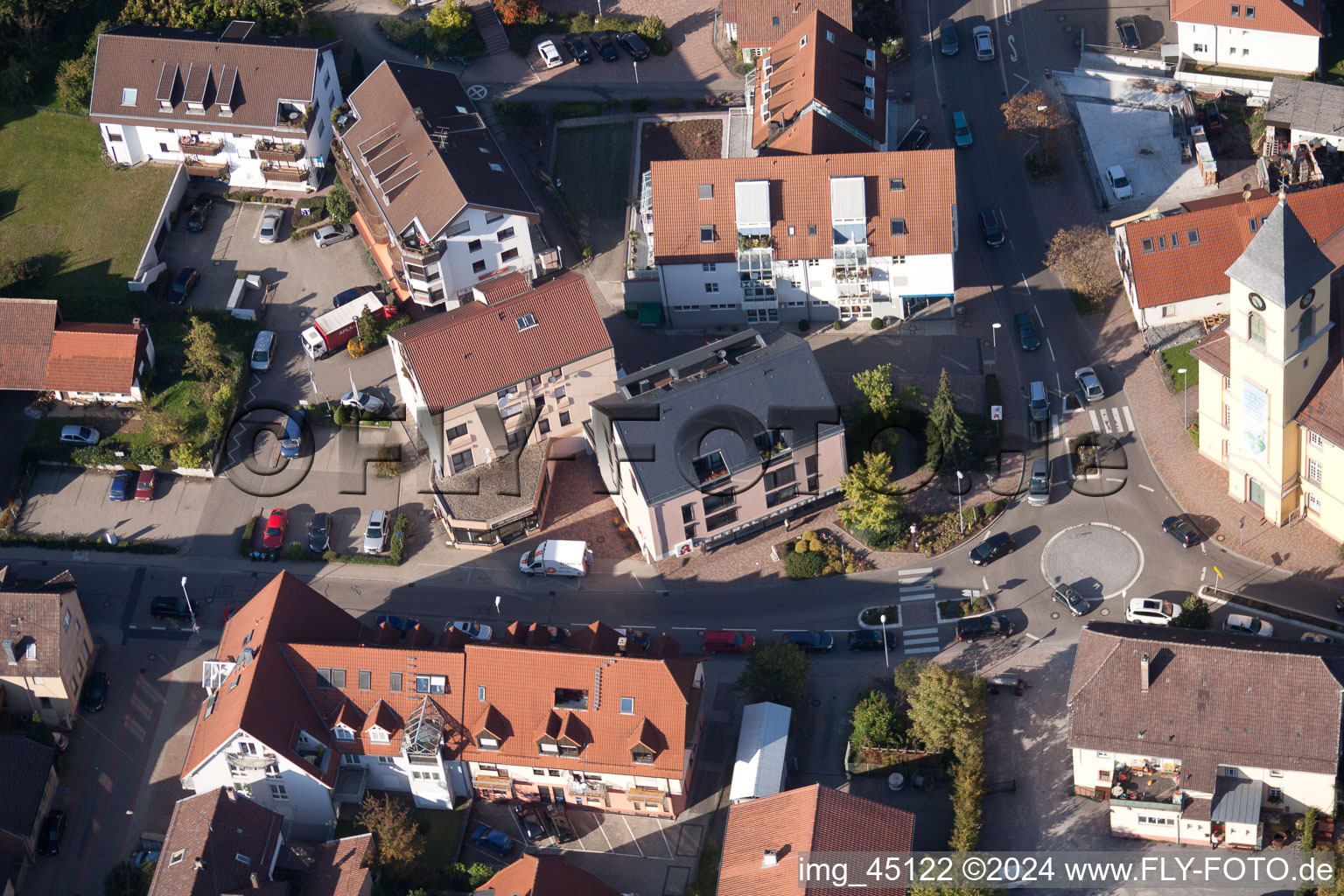 Vue aérienne de Pharmacie Centrale à le quartier Langensteinbach in Karlsbad dans le département Bade-Wurtemberg, Allemagne