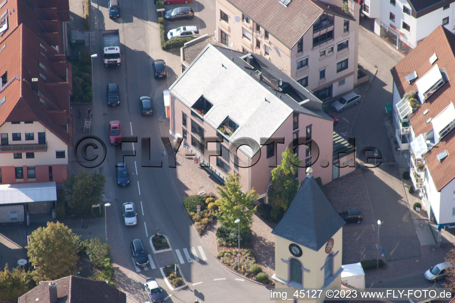 Vue aérienne de Pharmacie Centrale à le quartier Langensteinbach in Karlsbad dans le département Bade-Wurtemberg, Allemagne