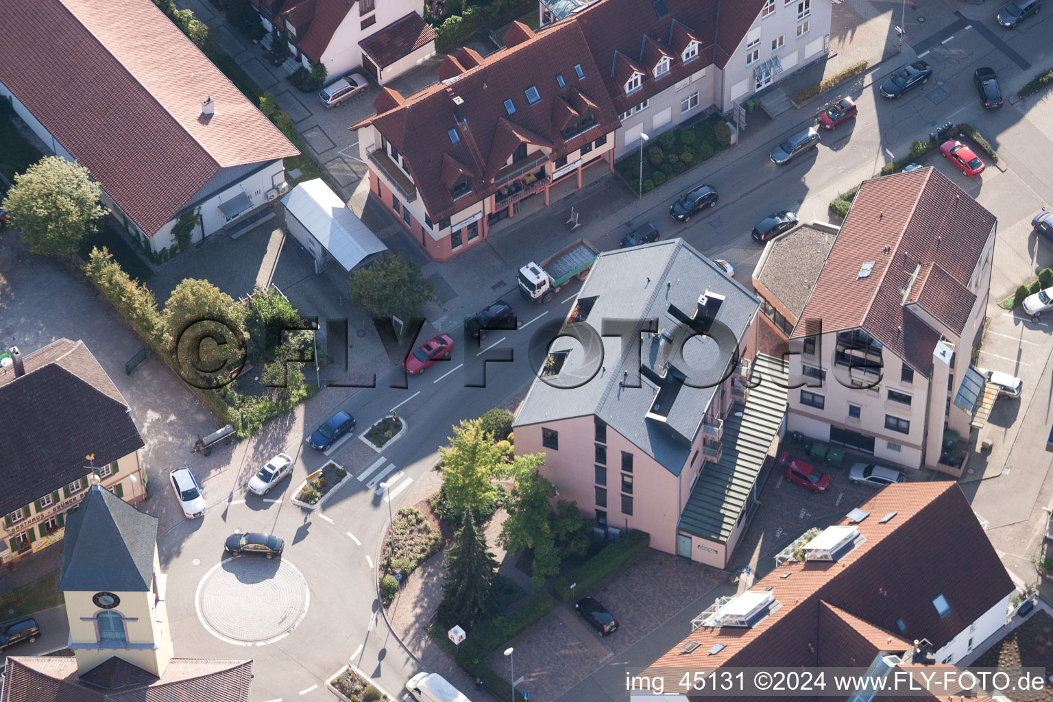 Vue oblique de Pharmacie Centrale à le quartier Langensteinbach in Karlsbad dans le département Bade-Wurtemberg, Allemagne