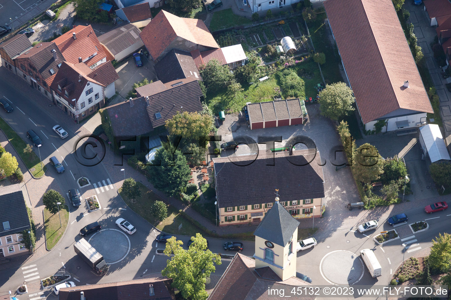 Vue aérienne de Arbre vert à le quartier Langensteinbach in Karlsbad dans le département Bade-Wurtemberg, Allemagne
