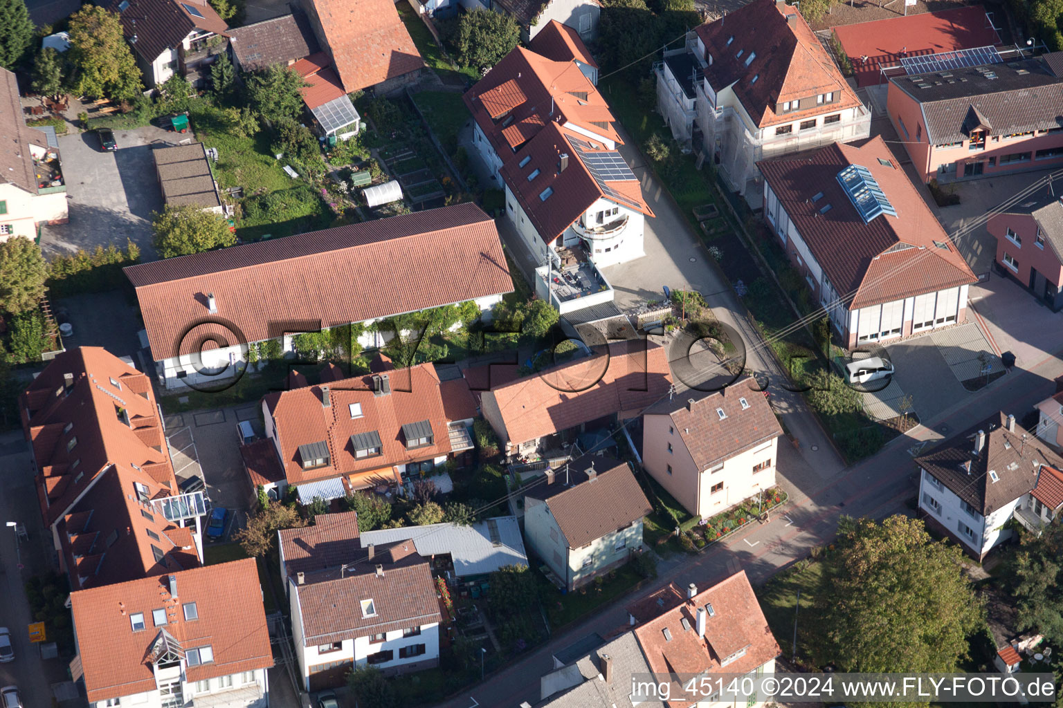 Vue aérienne de École de musique à le quartier Langensteinbach in Karlsbad dans le département Bade-Wurtemberg, Allemagne