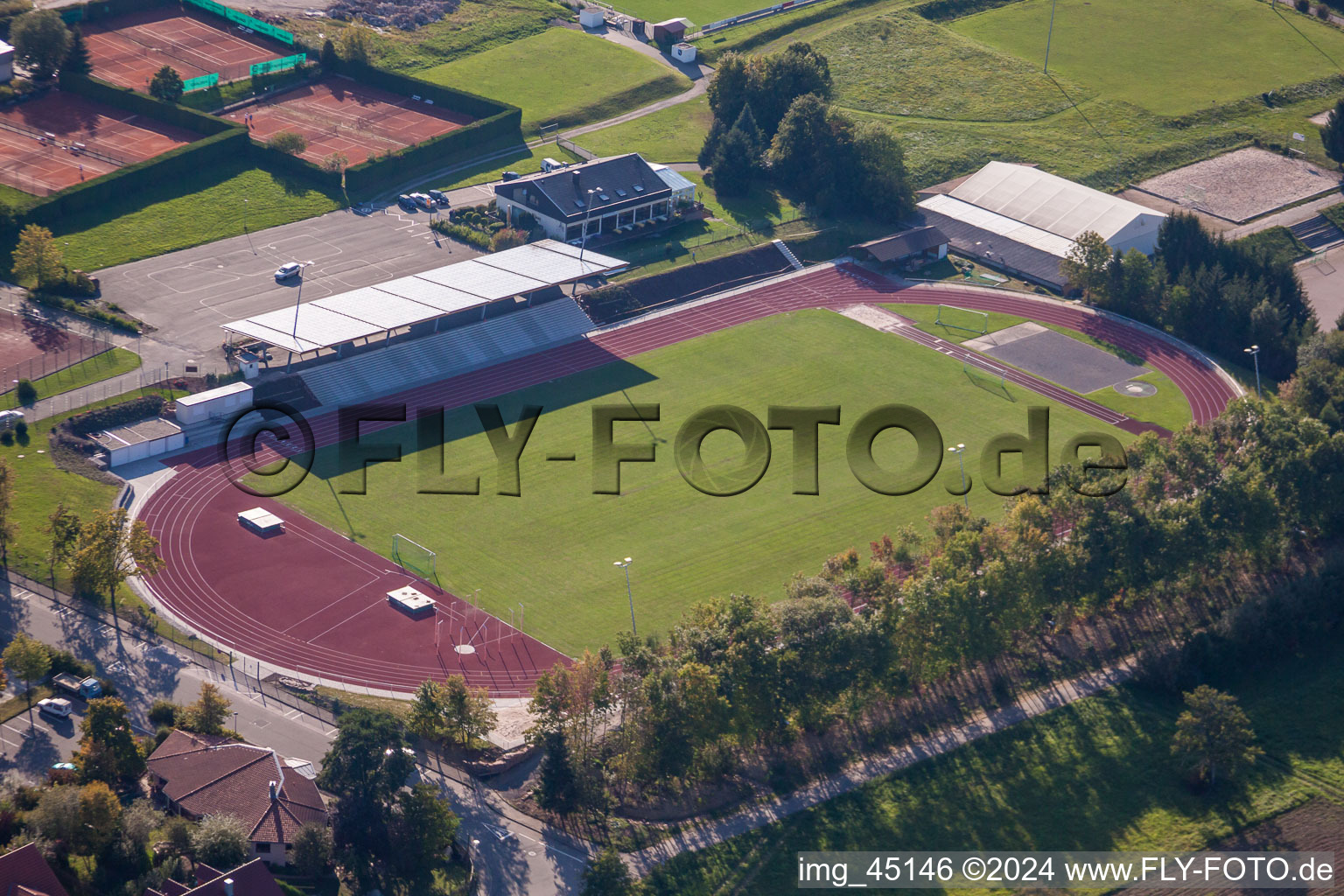 Terrains de sport de SV-1899 eV Langensteinbach à le quartier Langensteinbach in Karlsbad dans le département Bade-Wurtemberg, Allemagne vue du ciel