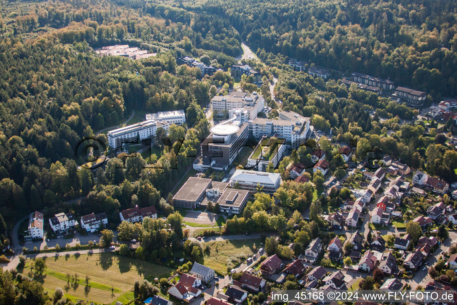 Vue aérienne de Clinique SRH Karlsbad-Langensteinbach à le quartier Langensteinbach in Karlsbad dans le département Bade-Wurtemberg, Allemagne