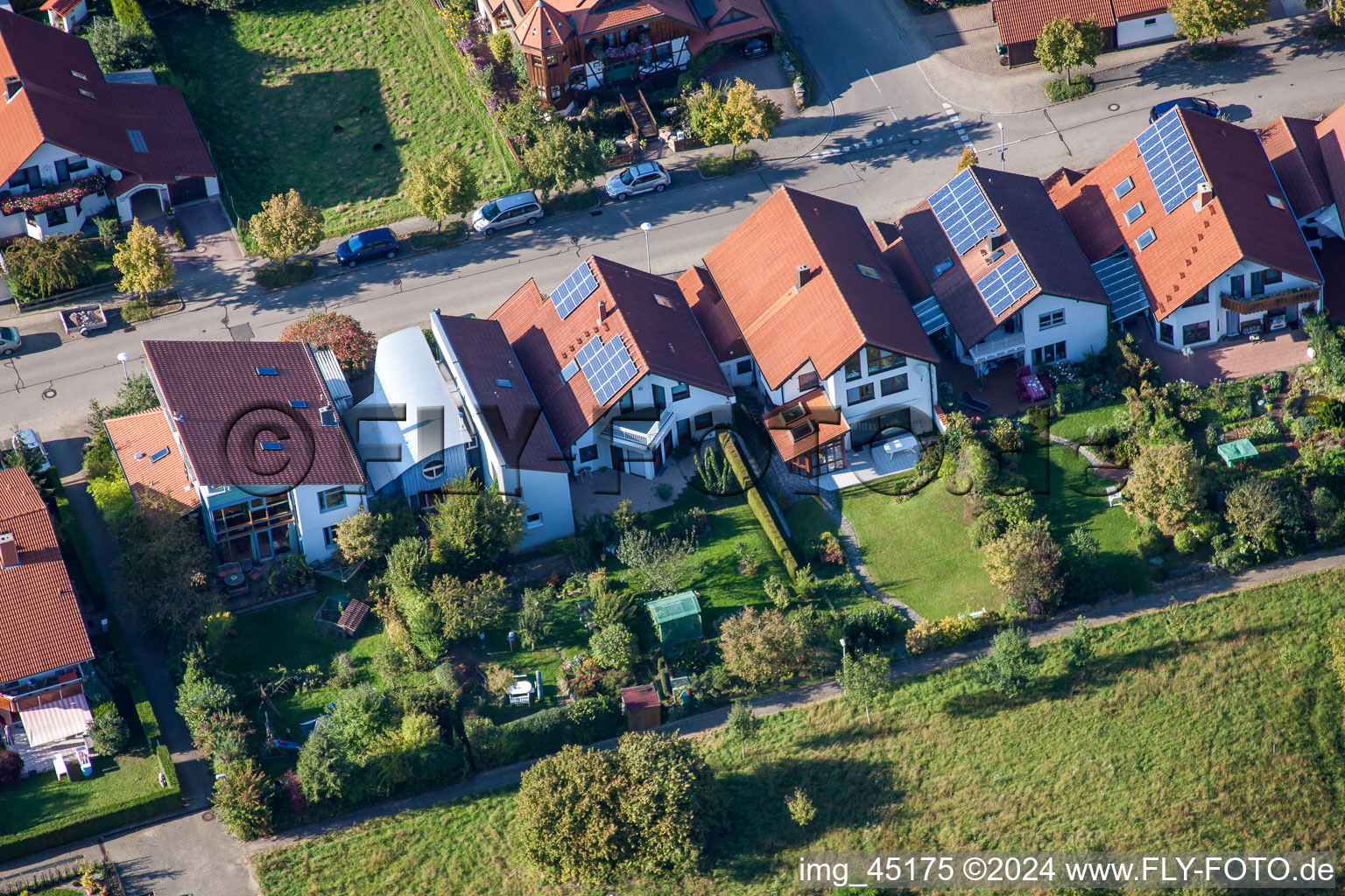 Rue Mozart à le quartier Langensteinbach in Karlsbad dans le département Bade-Wurtemberg, Allemagne d'en haut