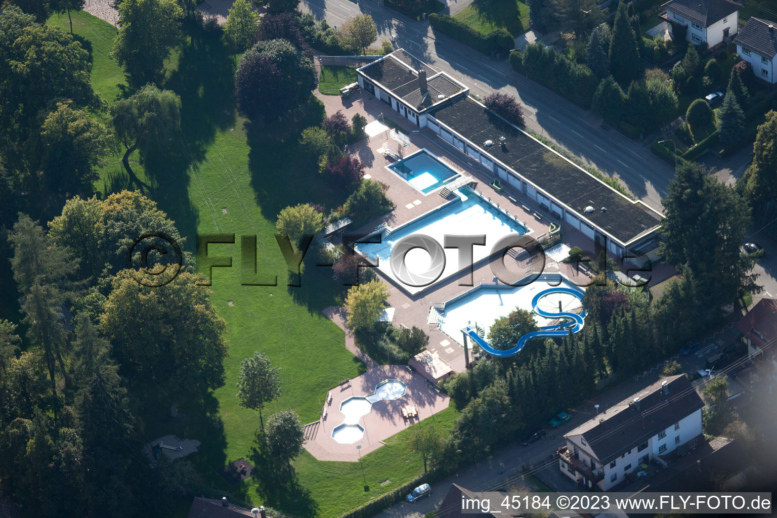 Photographie aérienne de Piscine extérieure à le quartier Langensteinbach in Karlsbad dans le département Bade-Wurtemberg, Allemagne