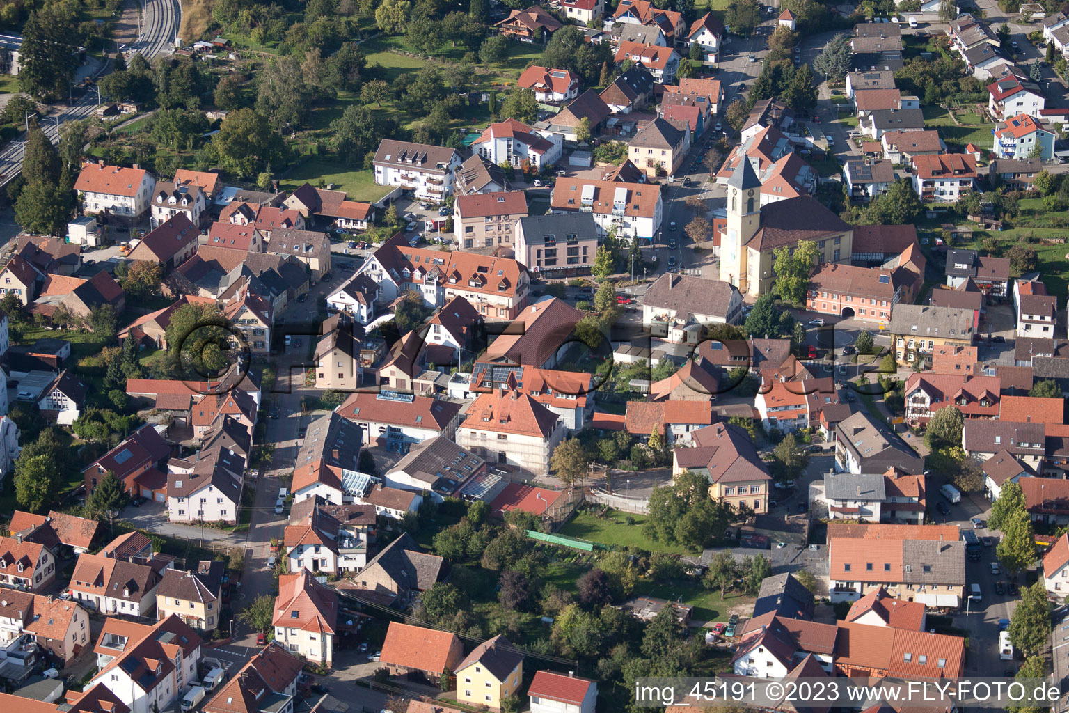 Rue Haupt à le quartier Langensteinbach in Karlsbad dans le département Bade-Wurtemberg, Allemagne vu d'un drone