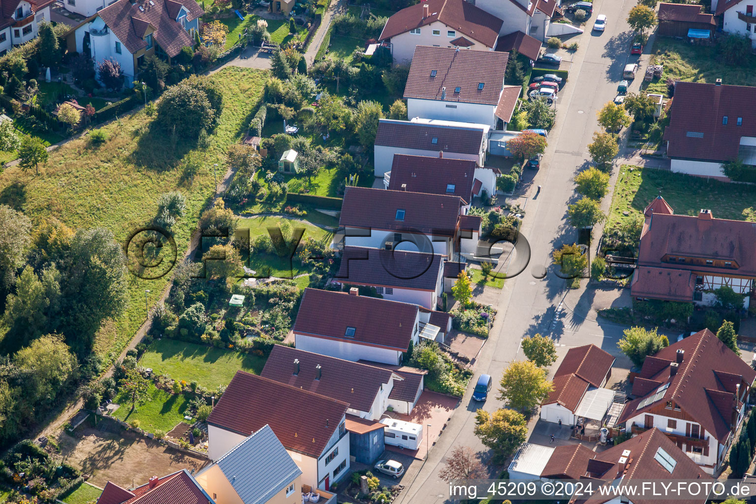 Image drone de Rue Mozart à le quartier Langensteinbach in Karlsbad dans le département Bade-Wurtemberg, Allemagne