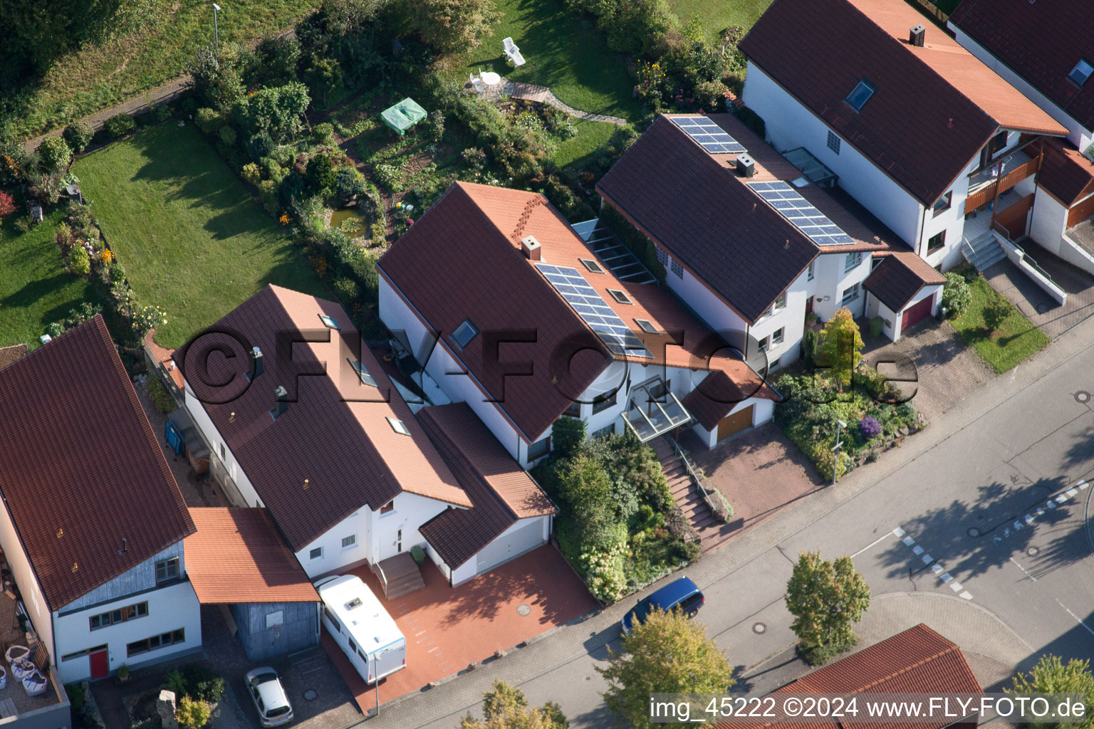 Rue Mozart à le quartier Langensteinbach in Karlsbad dans le département Bade-Wurtemberg, Allemagne hors des airs